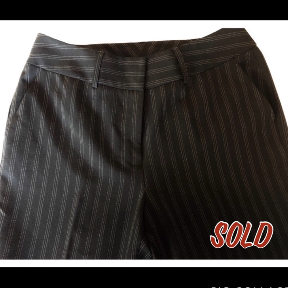Peter Nygard Size 8 Black Pin Stripe Slacks